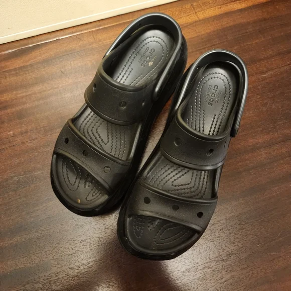 Mega Crush Crocs - Picture 2 of 4